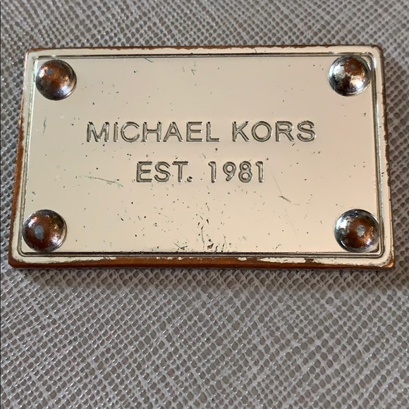 Michael Kors wristlet - Picture 2 of 9